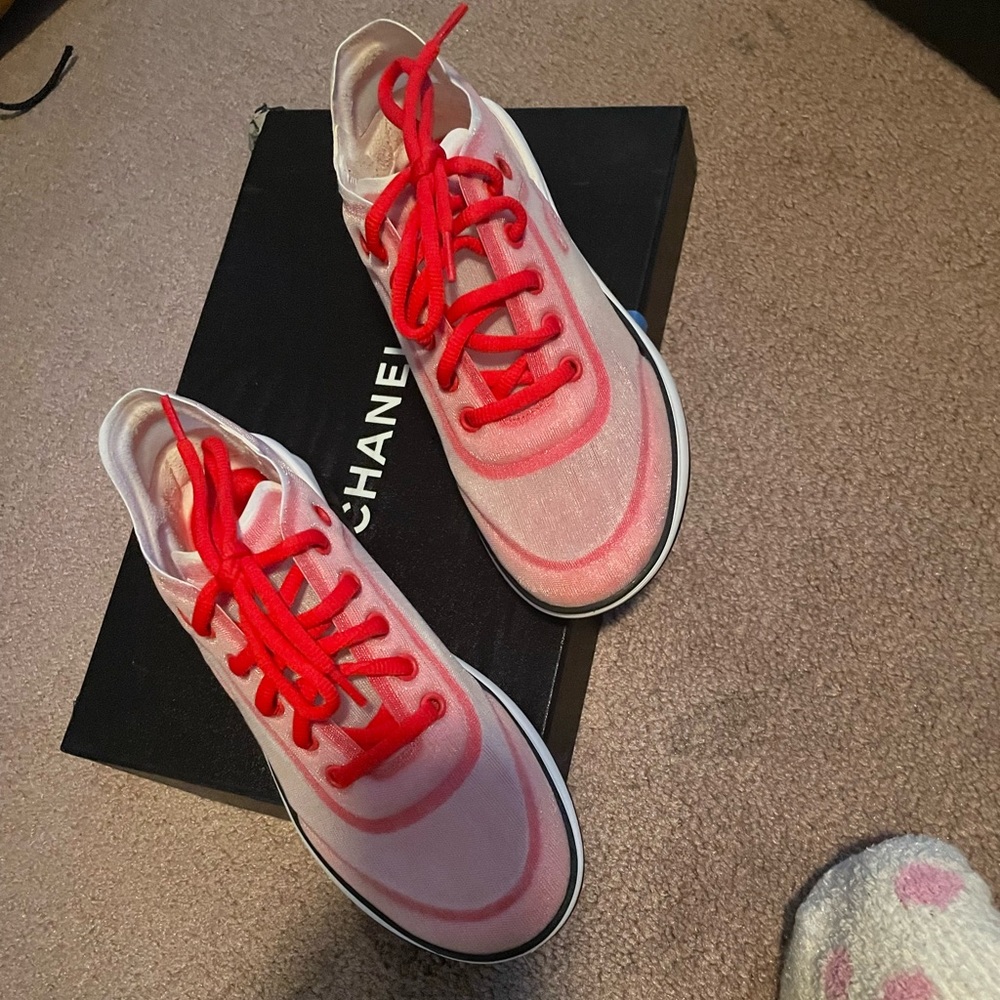 Chanel sneaker size 36 worn once